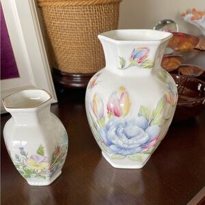 X2 Aynsley White Ceramic x1 is Embossed Floral Accent Vases Celeste & Wild Tudor